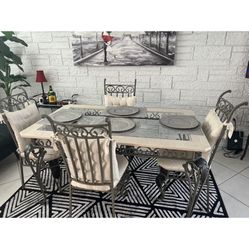 Table with the four chairs