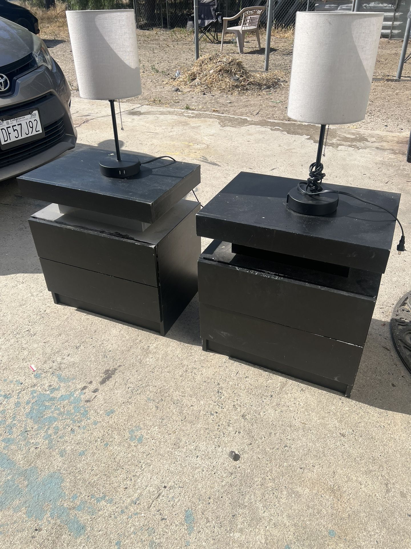 2 Stands 2 Lamps