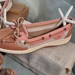 NEW ♡WOMAN♡ SPERRY  SIZE 7.5- 8.5