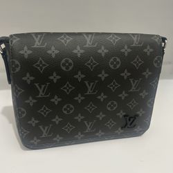 Louis Vuitton Crossbody Messenger Bag 