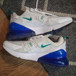 Womans Nike Air 270