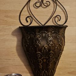 Metal plant holder