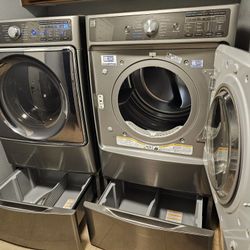 Kenmore ELite Steam Washer / Gas Dryer Set w/ Pedestals 