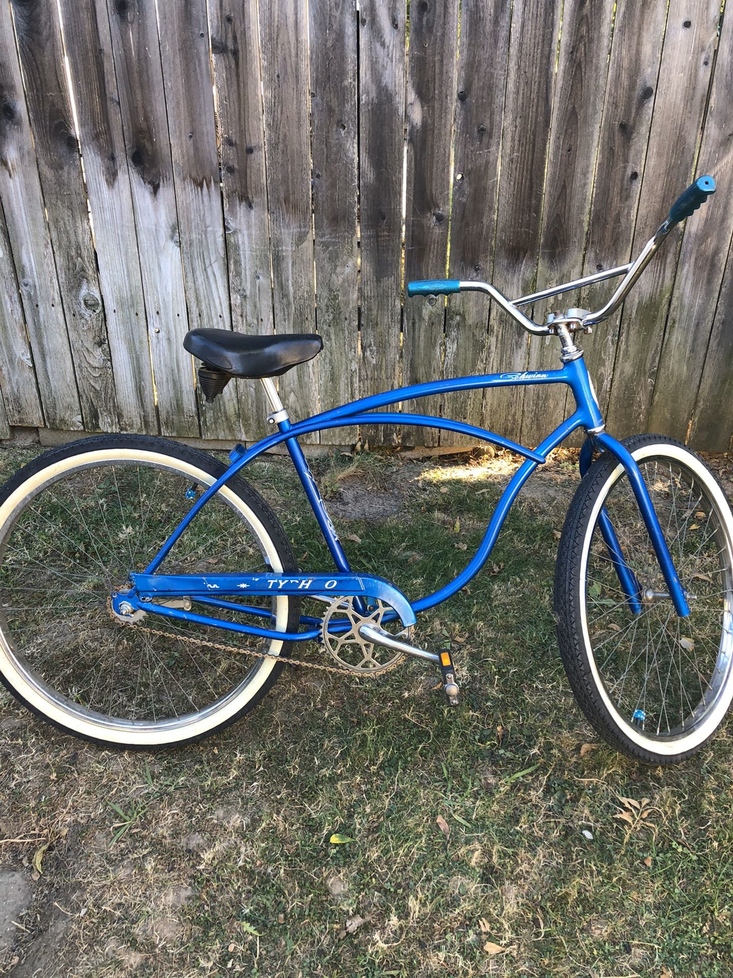 Schwinn Typhoon cruiser