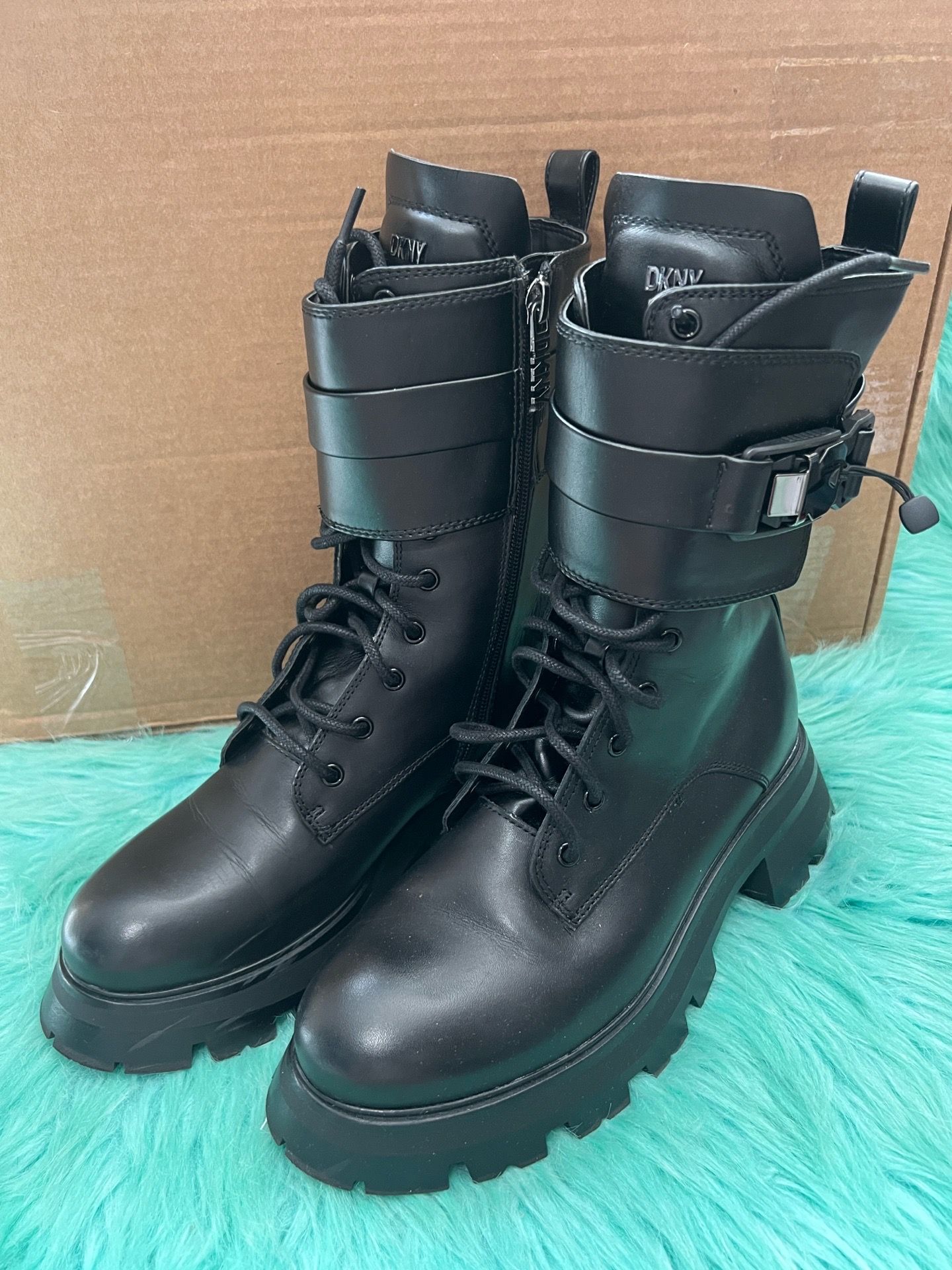 New Dkny Sava Black Leather Combat Boots Buckle Lace Up Lug Heel Women's Size 9