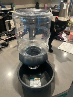 Brand New Frisco Gravity Dog Waterer