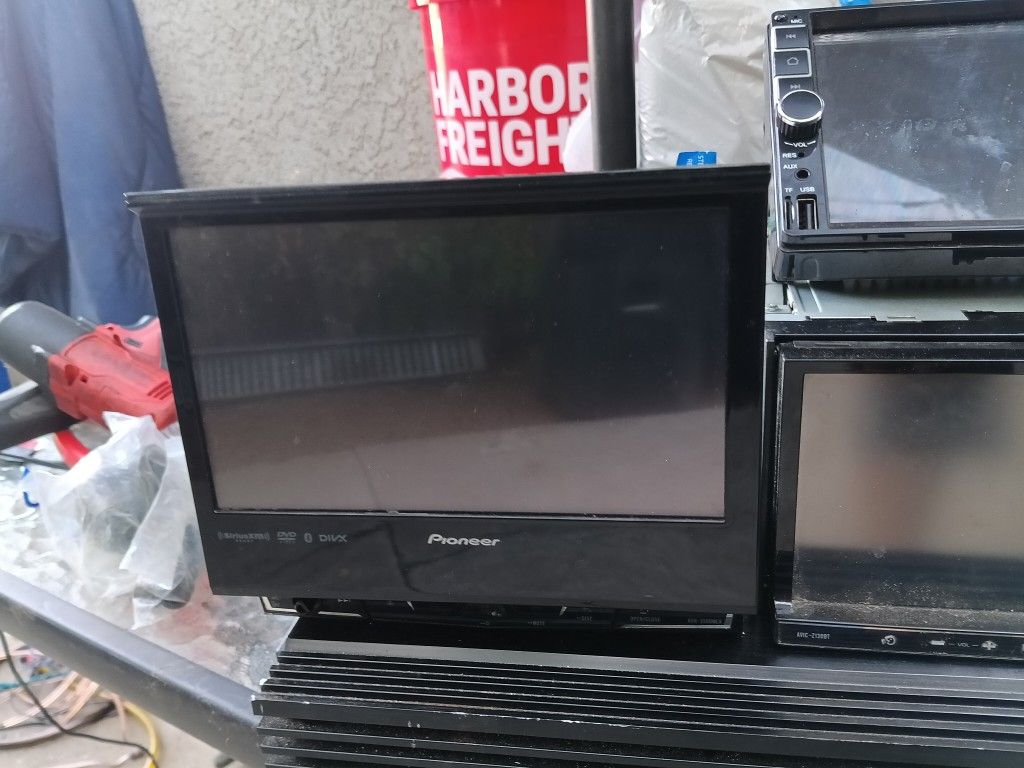 Pioneer Radios With Bluetooth And Navigation.1 Normal Double Din 1 Alpine Regulartotal 4 Radios.