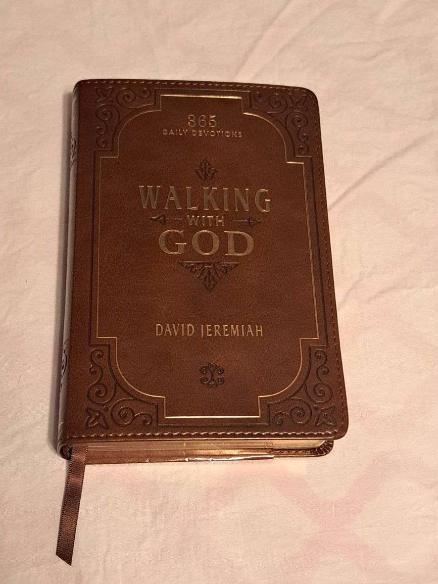 Religious Book Daily Devotions Walking With GOD By David Jeremiah