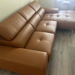 New Luxury Leather Sectional Couch / Free delivery 