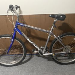 Men’s Silver Giant Sedona Mountain Bicycle Bike Excellent