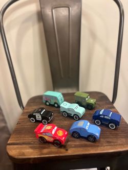 Kidkraft Disney CARS 7 Lot Wooden Cars JuniorLighting Mc queen ,Doc Hudson , Sally , Fillmore ,Flo,Sarge and Sheriff