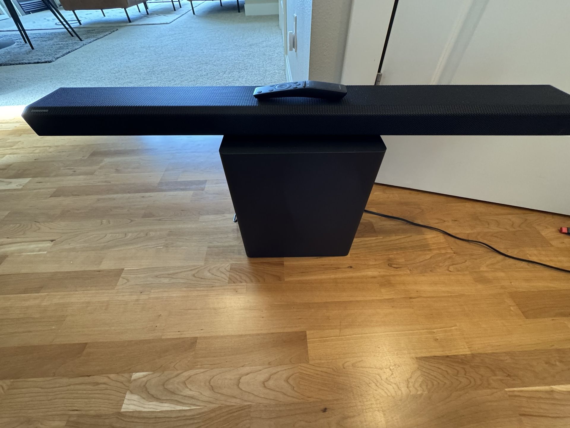 Samsung Soundbar And Wireless Subwoffer
