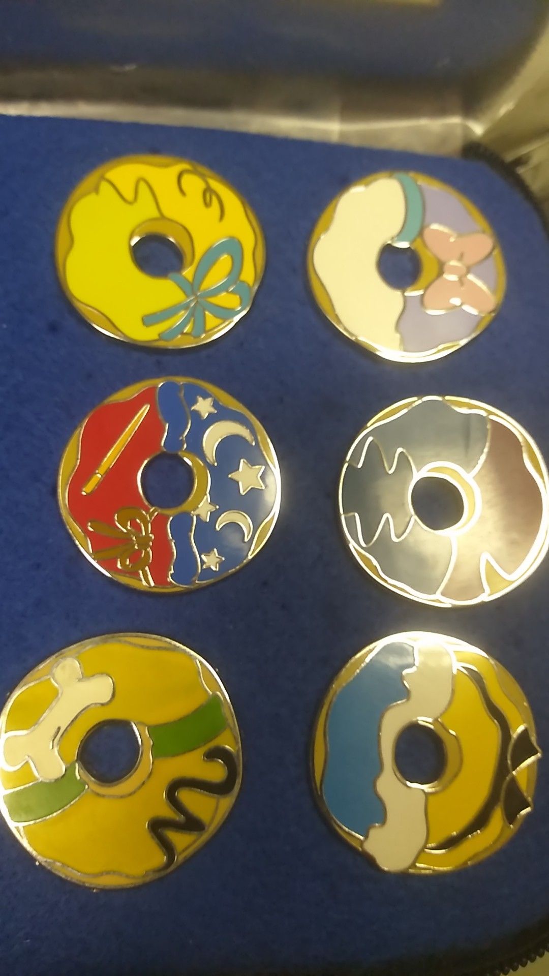 Disney pins 6 of them