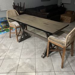 Dining / Kitchen Table, Counter Height, New Condition 