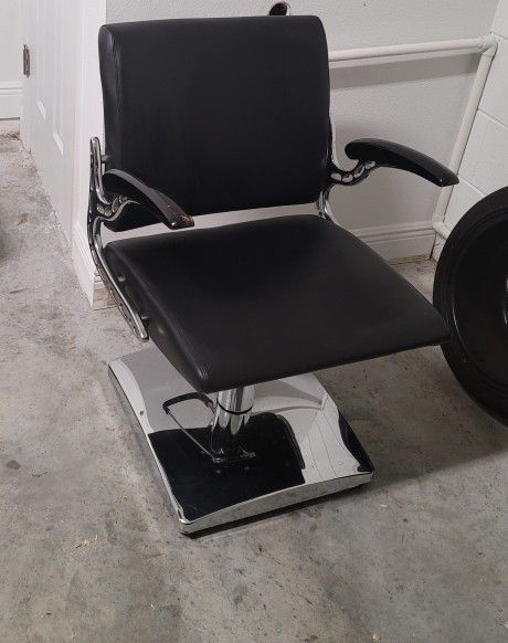 Salon Station  Chair 160 Or BEST OFFER 