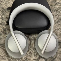 Bose Headphones 700, Noise Cancelling Bluetooth Over-Ear Wireless Headphones w/Built-In Microphone 