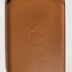 Apple Leather Wallet with MagSafe (for iPhone) - Saddle Brown : :  Electronics