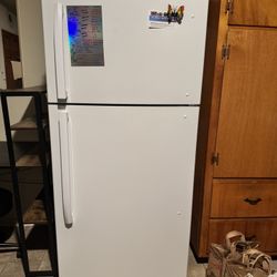 Insignia Refrigerator -  White