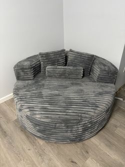 Oversized round chaise (New)