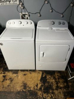 WHITE MATCHING WHIRLPOOL WASHER AND GAS DRYER