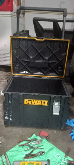 DEWALT

TOUGHSYSTEM 2.0 24 in. Mobile Tool Box

OBO