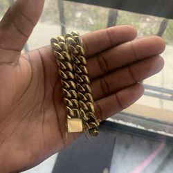 **SEND OFFERS** Gold Cuban Link Chain