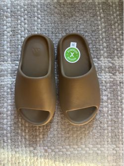 Yeezy Slide Size 4Y