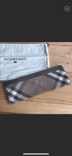 BURBERRY NOVA CHECK WRISTLET CLUTCH BAG