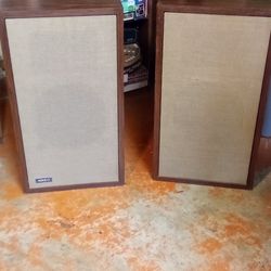 Advent home speakers