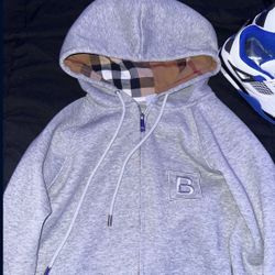 BURBERRY SWEATER SIZES MEDIUM AND LARGE AVAILABLE 