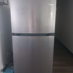 Frigidaire Refrigerator 