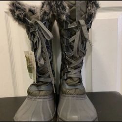 BEARPAW Boots Size 9. 