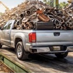 Buenas tardes, mi hijo no tiene trabajo porque está estudiando en el colegio y ahorita el tiempo que sale de la escuela busca Scrap Mero  como lavador