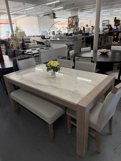 Mesas // Comedores// Dining in Stock // Disponibles
