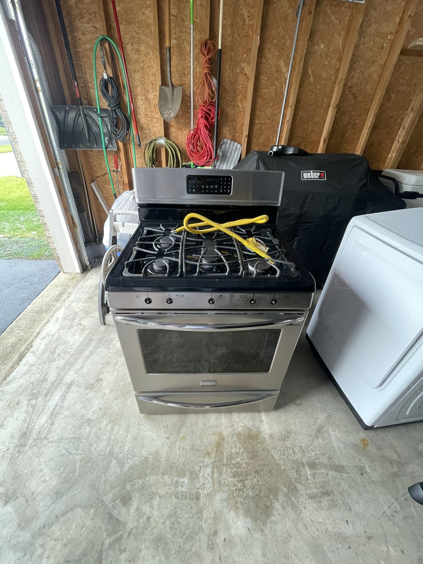 Frigidaire Gallery Stove, And Fridge Sam. Dryer.