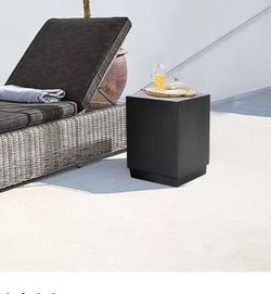 BEAUTIFUL OUTDOOR INDOOR SIDE TABLE OR PLANT STAND 