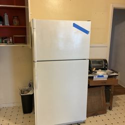Refrigerator 
