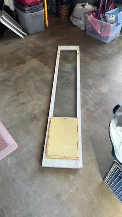 Sliding pet door