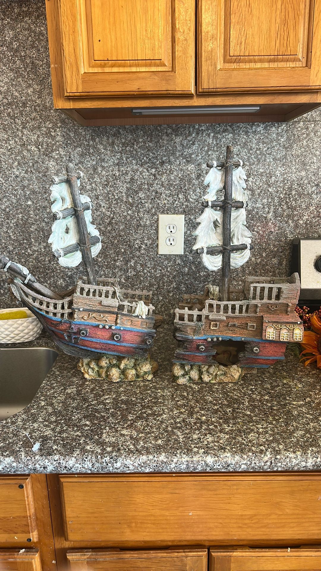 Shipwrecked Sailboat Fish Tank