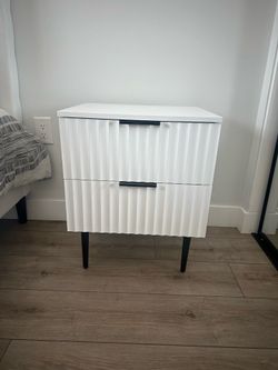 2 Night stands white and black accents