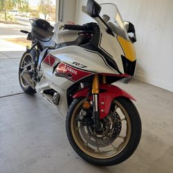 2022 Yamaha R7 