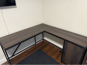L shape brown desk