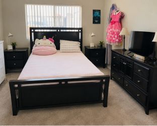 Queen bedroom set  $200