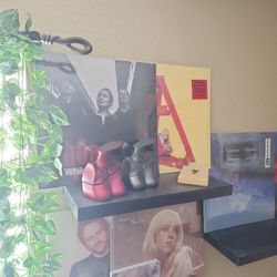 Boâ, FINNIEAS, Billie Eilish vinyls and Billie perfume 