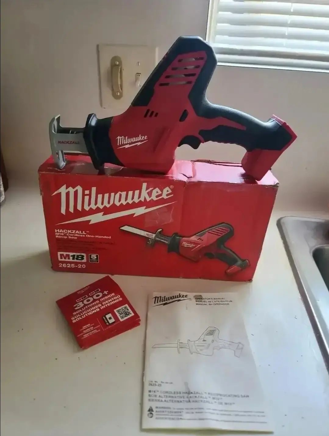 $100 PRICE IS FIRM/PRECIO FIRME Milwaukee M18 18V Lithium-Ion Cordless HACKZALL Reciprocating Saw (Tool-Only)
*NO BATTERY NO CHARGER