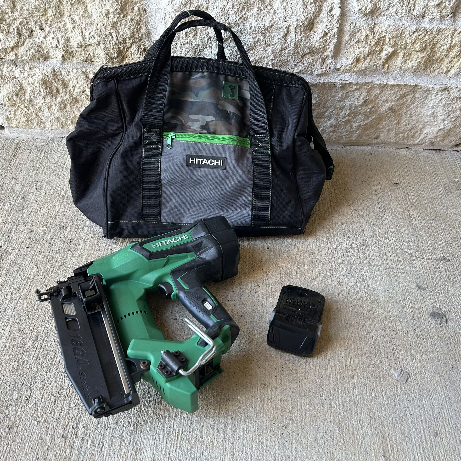 Hitachi NT1865DM 16-Gauge Cordless Finish Nailer 18v Battery 3.0 Li-ion and Bag