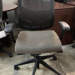 Mesh office chair 