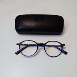 Vince Camuto handmade frame for men.
Size 48-21 145.
With a New Vince Camuto case.
With original demo lenses. 
Only 80 dollars (on sale for 240 dollar