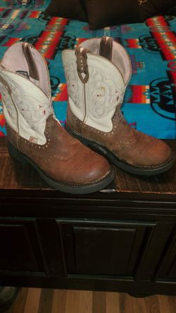 Justin Size 9 1/2B  Women Round Toe Cowboy Boots 