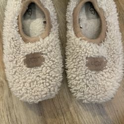 Ugg Fuzzy Slippers Size 5